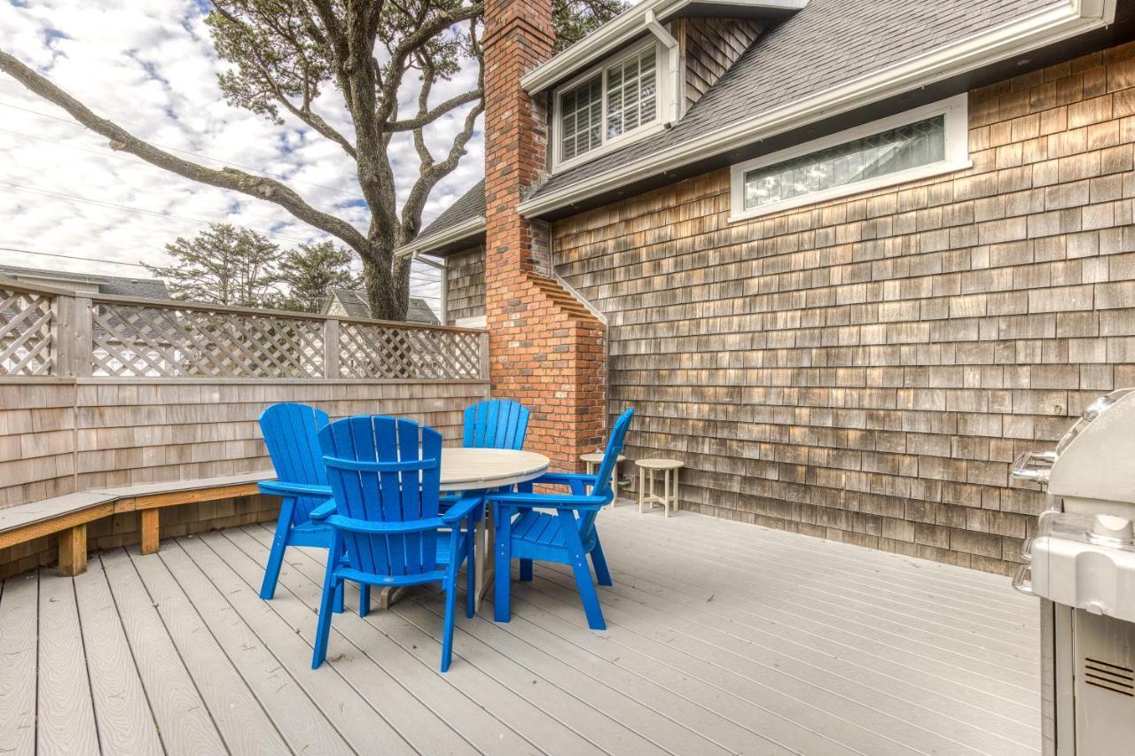 Seaside Classic Cottage Exterior photo