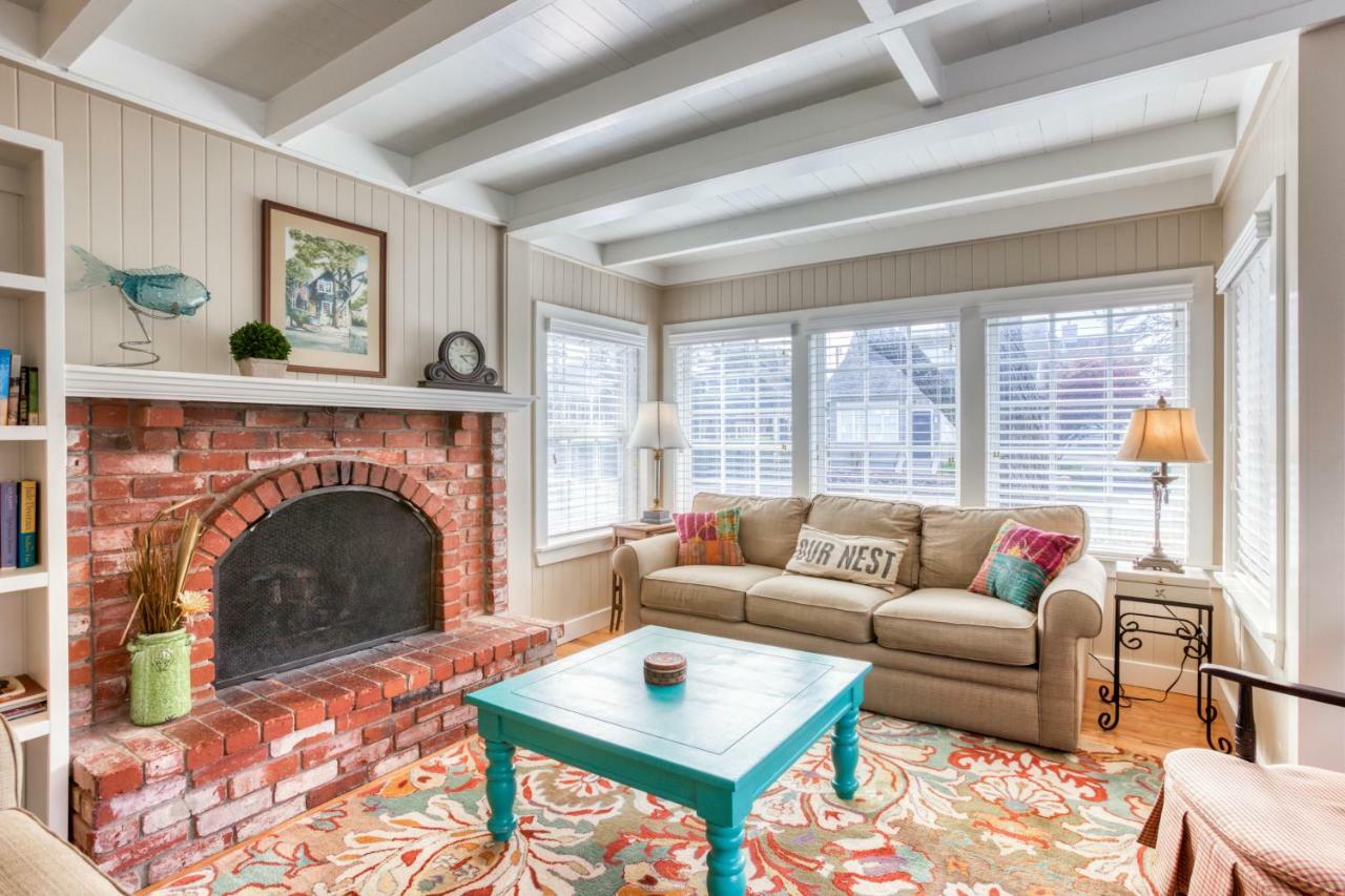 Seaside Classic Cottage Exterior photo